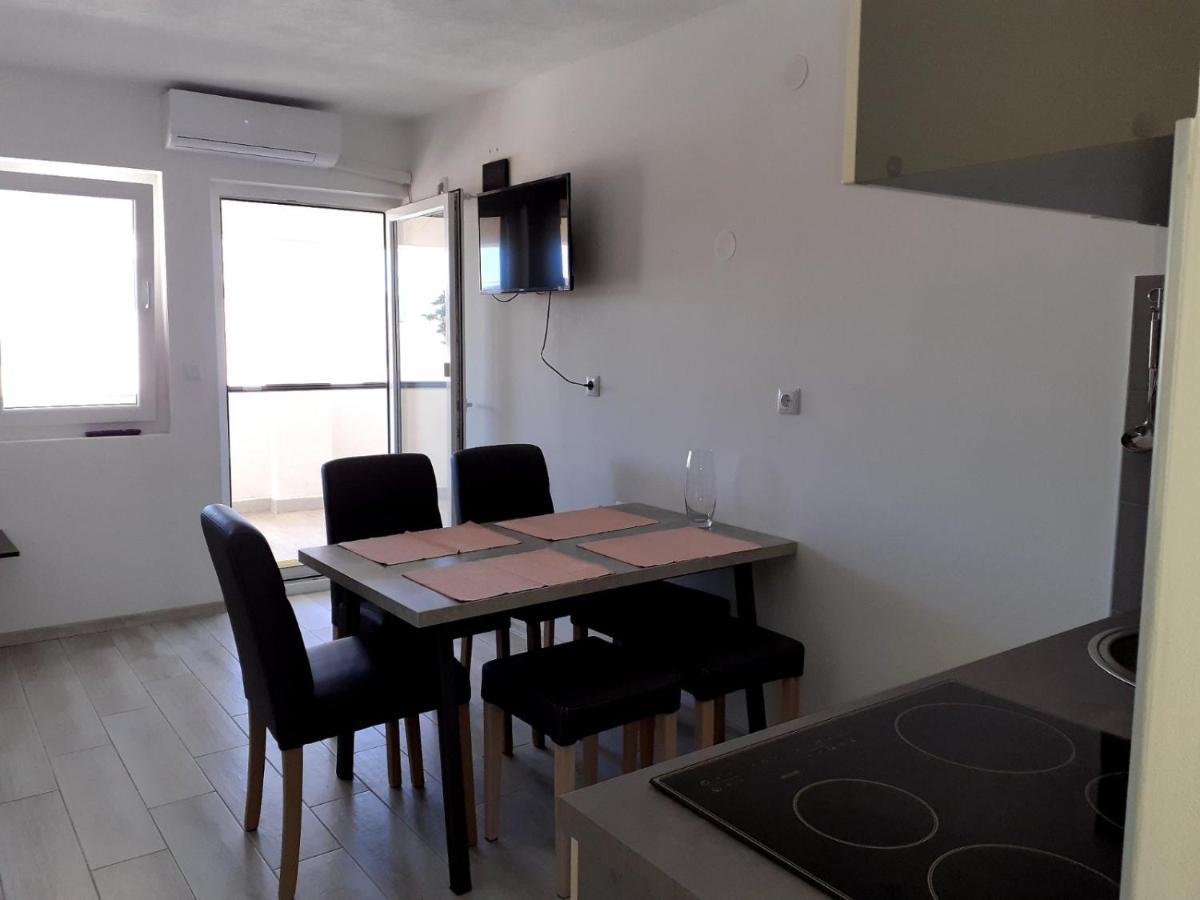 Apartmani Grumf Gornji Karin Kültér fotó